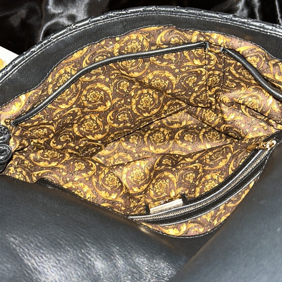 100% Authentic Versace Women’s Handbag in Nappa Ricamo Barocco Black Leather - Picture 10 of 14